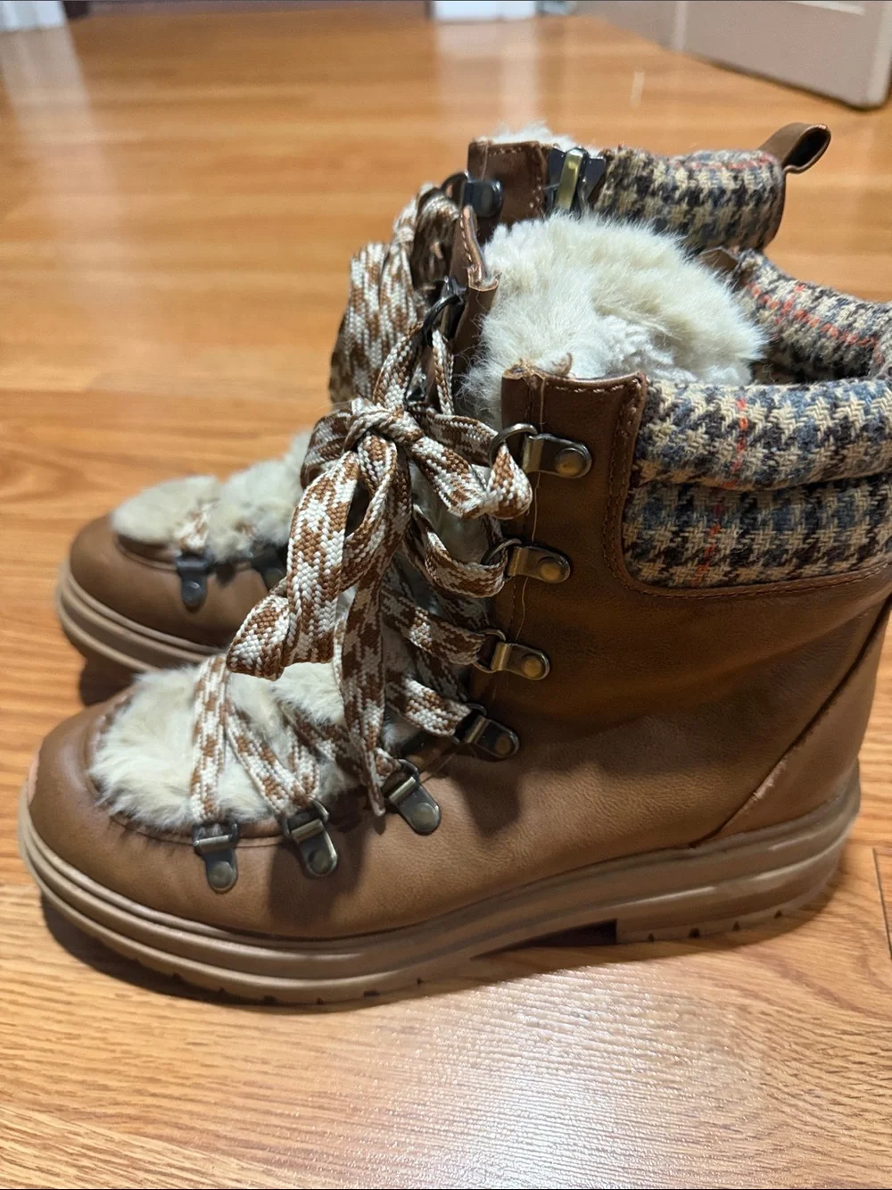 Women’s Brown Faux-Fur Lace-Up Winter Boots